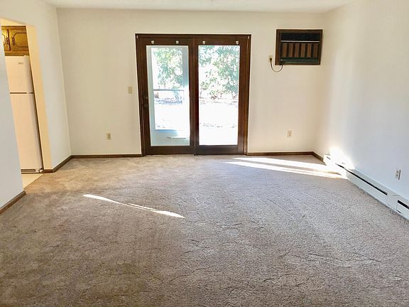 3rd image of 376 Twilight Dr APT 4
