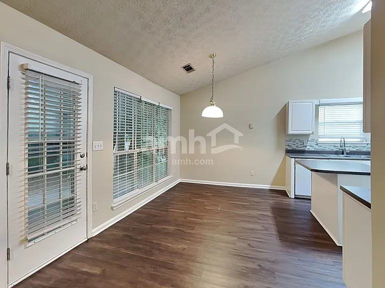 1735 Westfield Ct — Photo 4