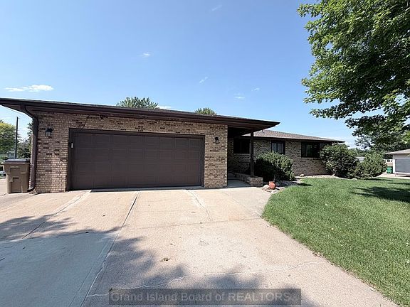 2nd image of 4236 Spur Ln