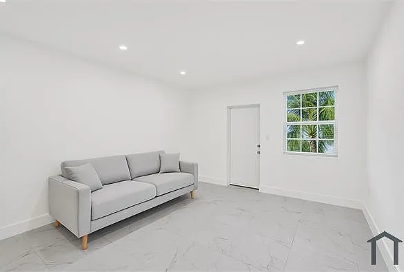 Studio, 450 sqft, $1,395 — Photo 2