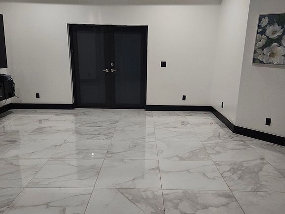 2nd image of 909 Citrus Ave S