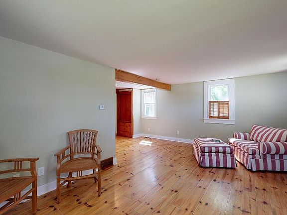 3rd image of 209 W Meinrad St