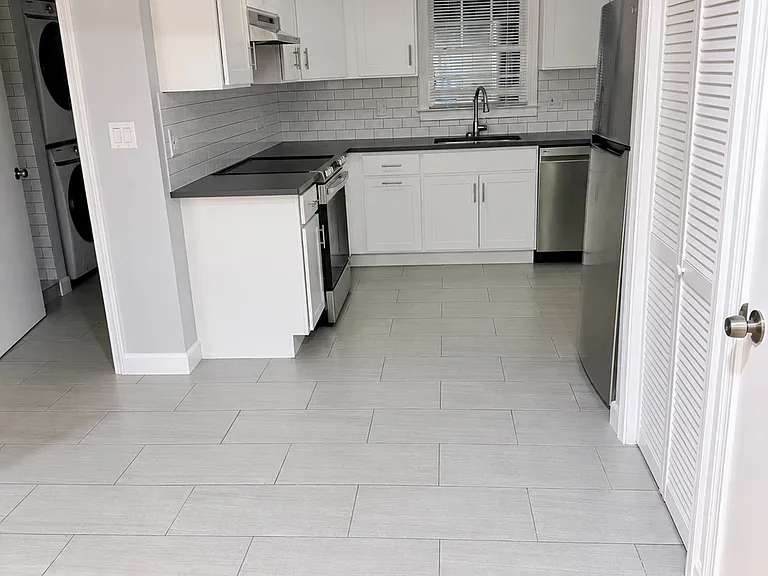 200 Bulgarmarsh Rd #1 — Photo 5