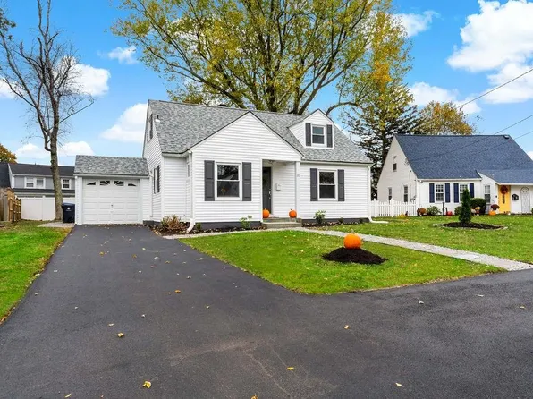 33 Arland Dr, Pawtucket, RI 02861