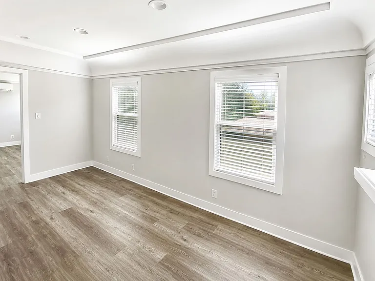 88 S Allen Ave — Photo 32