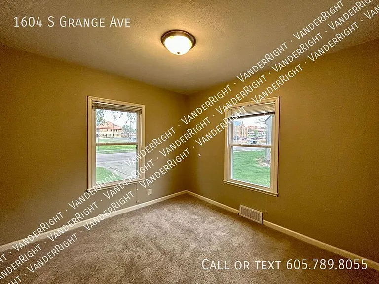 1604 S Grange Ave — Photo 15