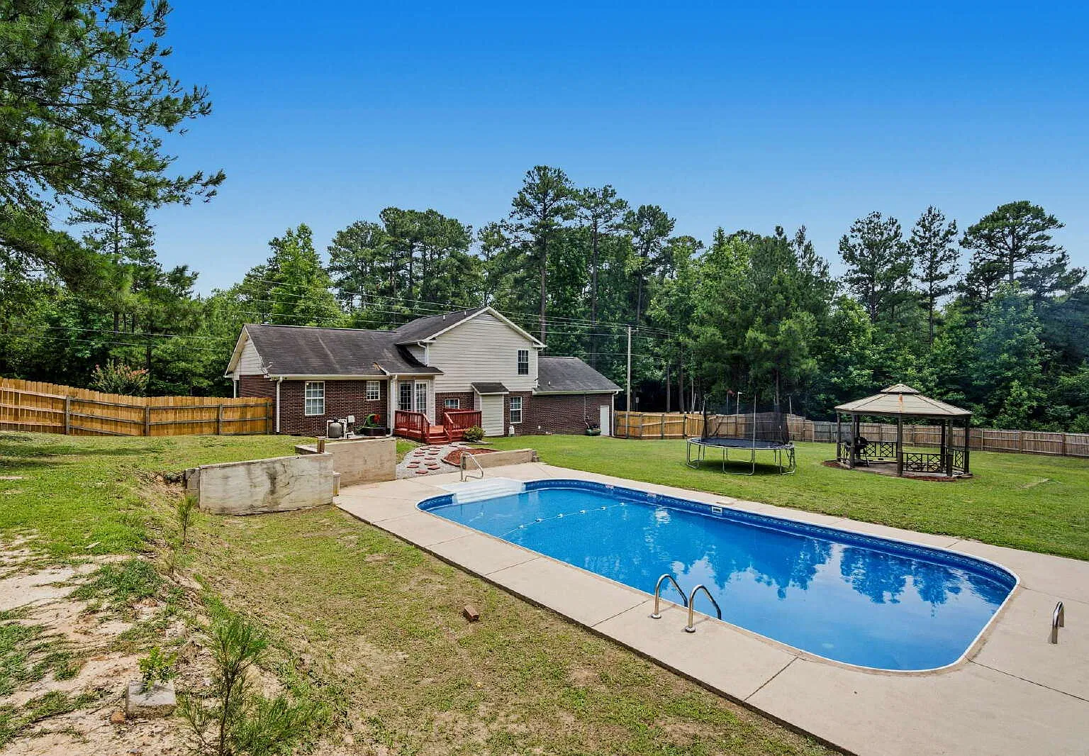 4 bed, 3.0 bath, 2048 sqft, $2,500 — Photo 4
