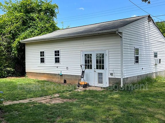 5th image of 3404 Rosewood Ave