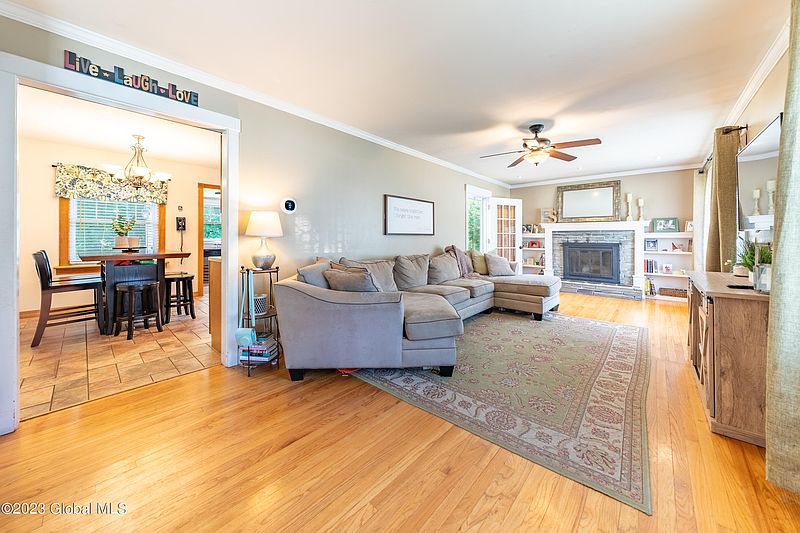 2nd image of 4 Sutherland Drive