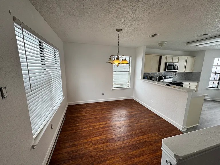 781 Pierre Ln — Photo 4