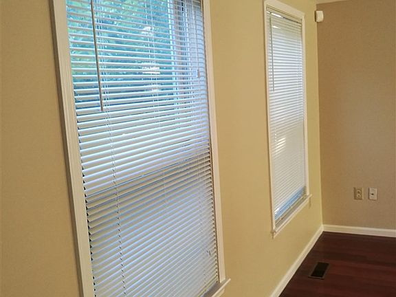 3rd image of 22 Brackenwood Dr