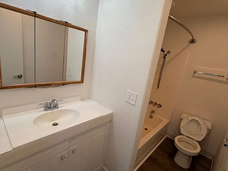 3435 Kathryn Ave NE — Photo 16