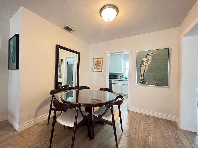 819 SW 9th Ter — Photo 10