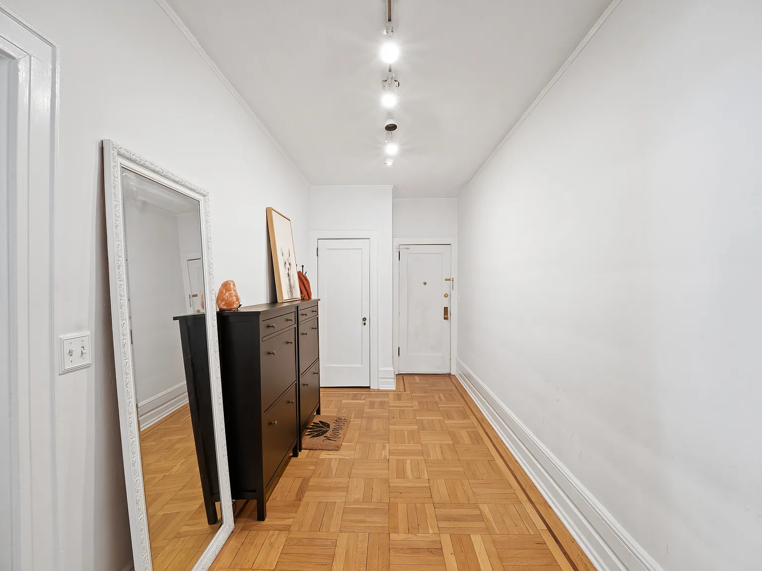 1 bed, 1100 sqft, $2,900 — Photo 2