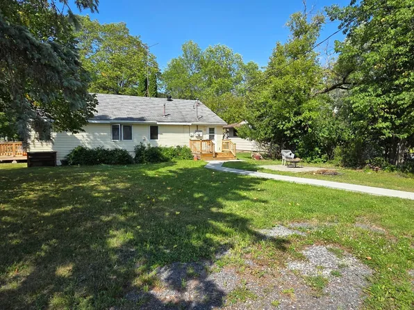 1127 8th St, International Falls, MN 56649