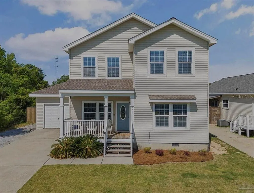 3 bed, 2.0 bath, 1915 sqft, $1,795 — Photo 1