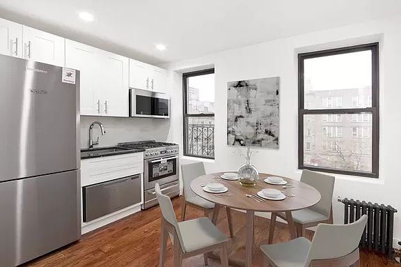 4th image of 331 E 5th St APT D4