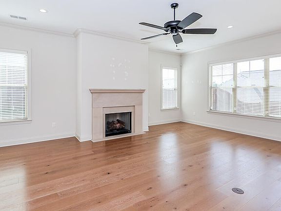 4th image of 658 Centerpointe Cv