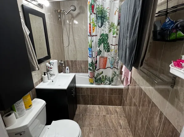 2548 East 27th Street image 3 of 6