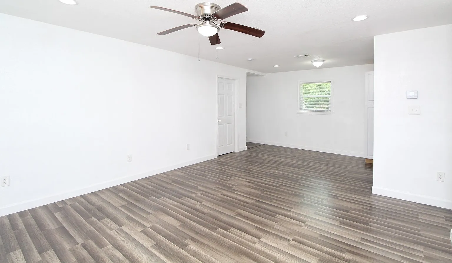4 bed, 2.0 bath, 1424 sqft, $1,600 — Photo 2