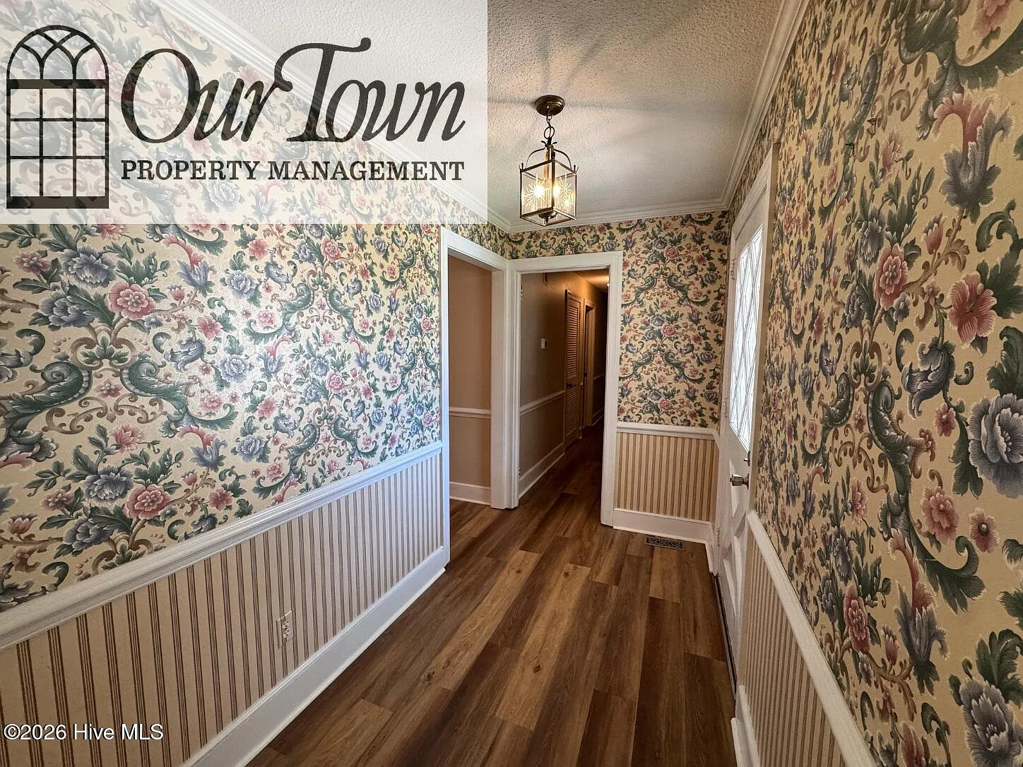 3 bed, 2.0 bath, 1481 sqft, $2,300 — Photo 2