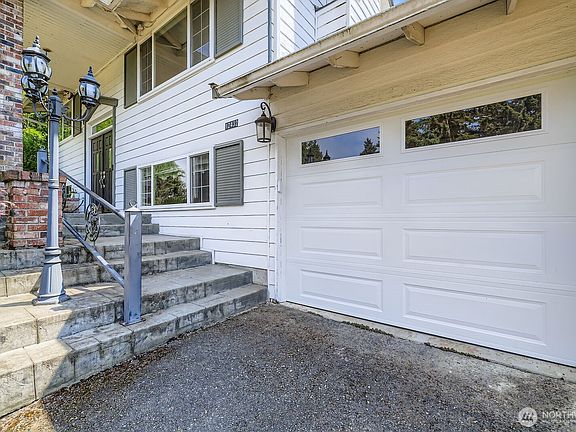 4th image of 12432 103rd Avenue NE