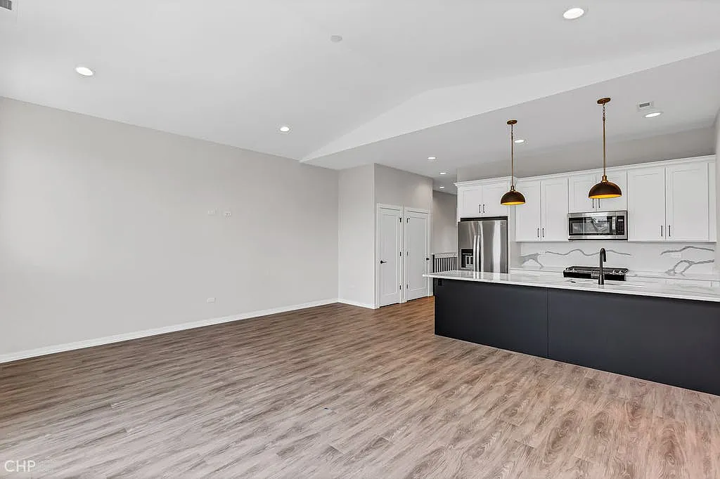 3 bed, 1600 sqft, $2,725 — Photo 4