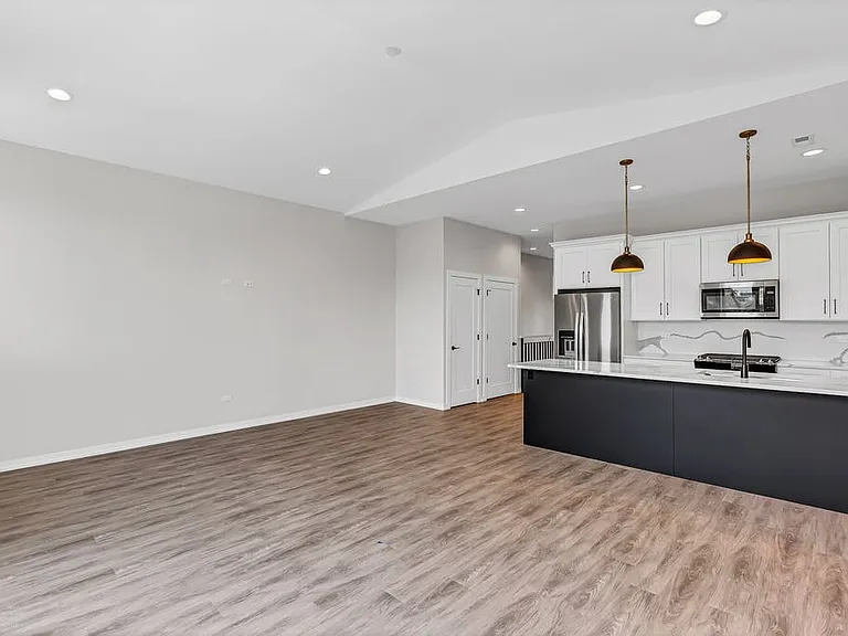 4906 S Saint Lawrence Ave #3 — Photo 4