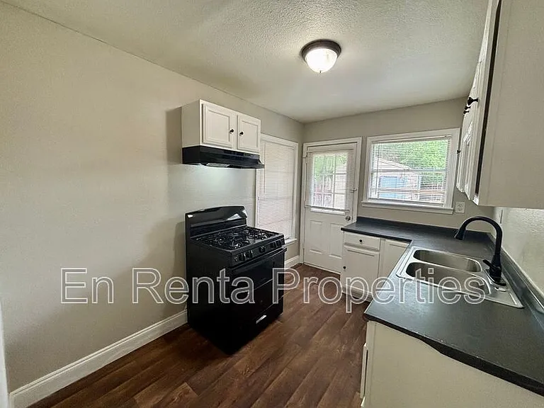 3009 Honeysuckle Ave — Photo 5