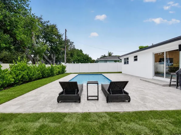 2521 Jaeger Drive, Delray Beach, FL 33444
