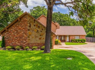 1901 Bay Oaks Ct, Fort Worth, TX 76112