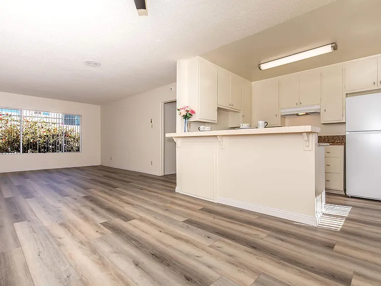 Ocean West Apartments — Photo 24
