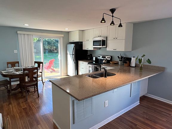 4th image of 115 Beach Plum Pl #B