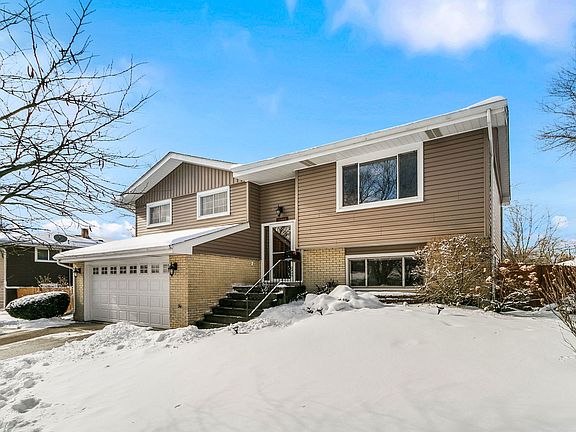 2nd image of 15228 Huntington Ct