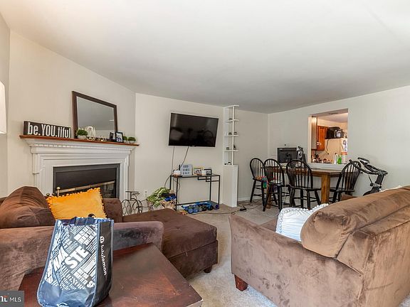 3rd image of 832 N Orianna St