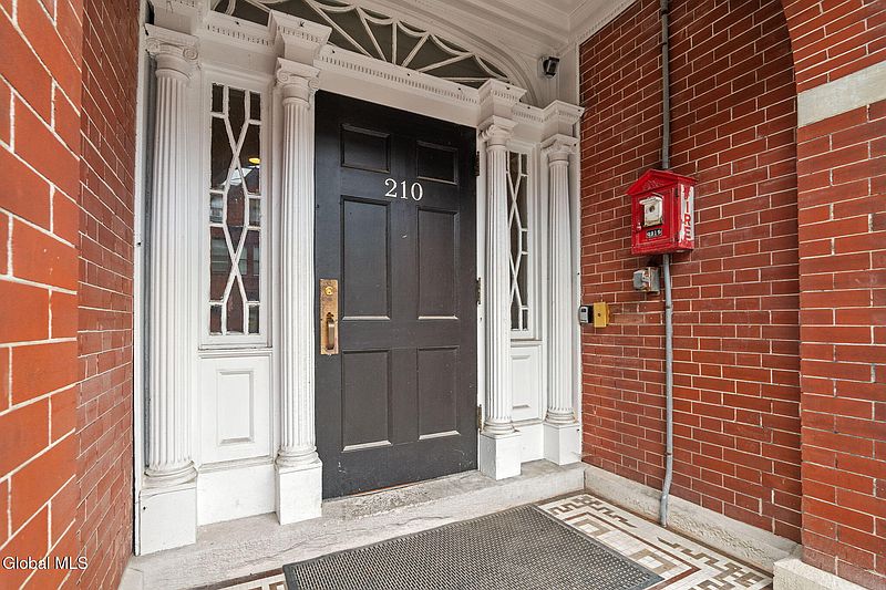 4th image of 210 Union Street