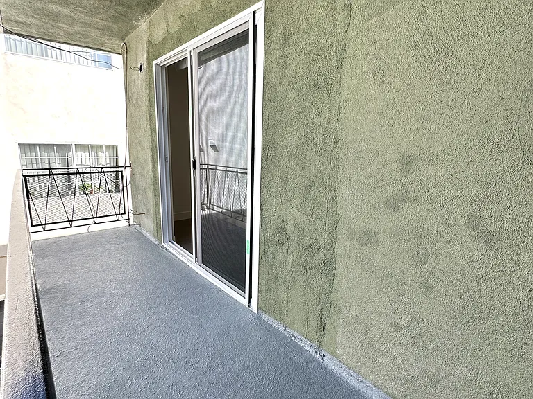 1734 Barry Ave #8 — Photo 10