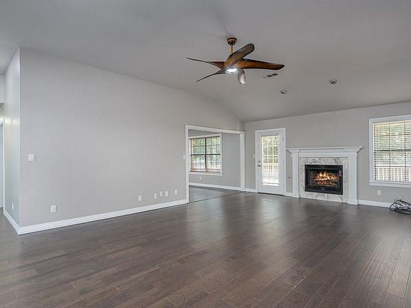 5th image of 1817 Bunker Hill Dr