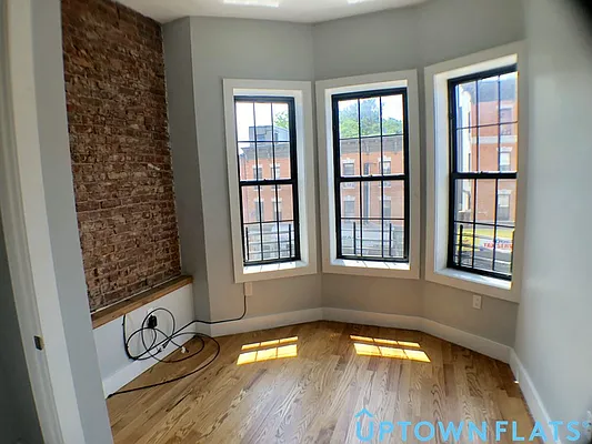 Rented by Uptown Flats LLC | media 34