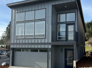 12901 SE Ridgecrest Rd, Happy Valley, OR 97086