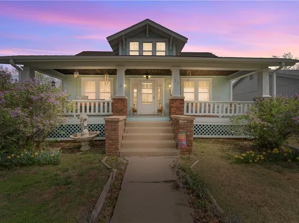 33 S Fairview Ave, Liberty, MO 64068