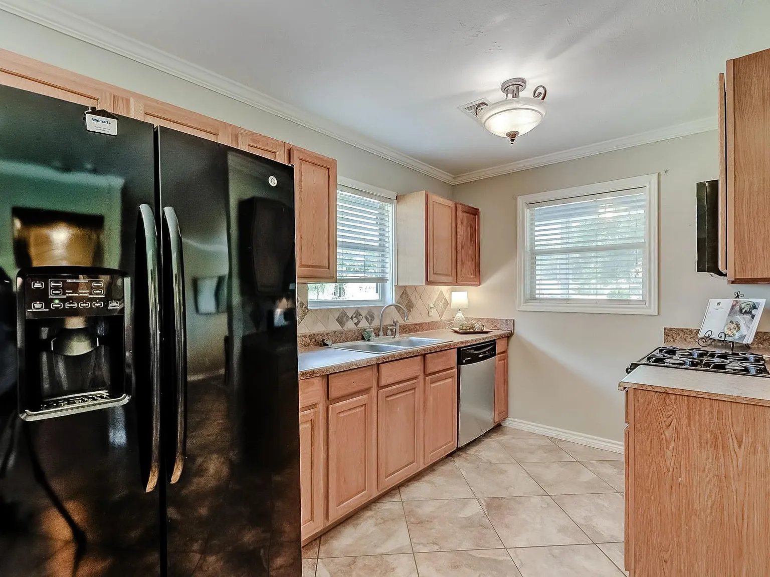 3 bed, 1.5 bath, 3401 sqft, $1,750 — Photo 4