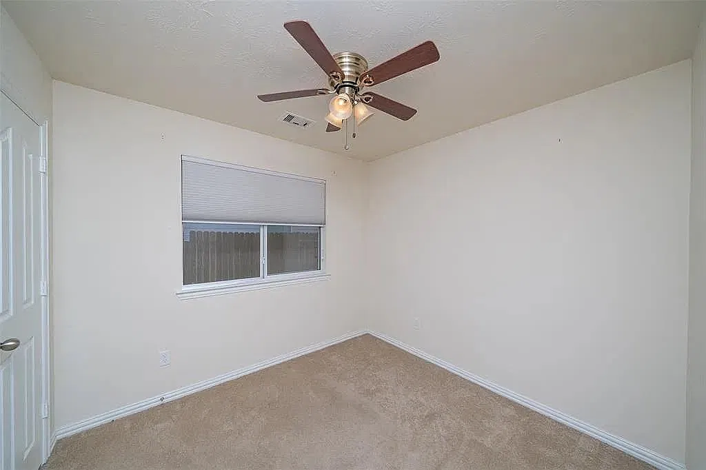 3 bed, 1189 sqft, $1,700 — Photo 2