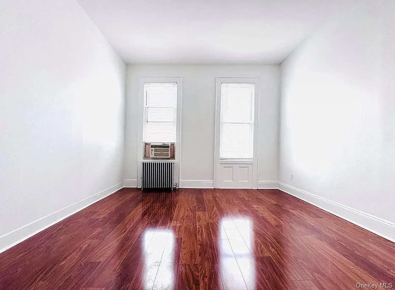 2 bed, 1.0 bath, 900 sqft, $3,200 — Photo 1