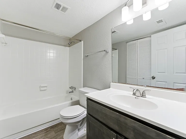 Lacota Apartments — Photo 12