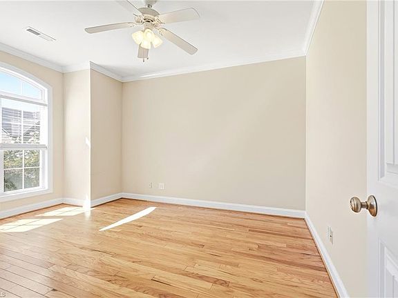4th image of 129 N Lake Louise Dr
