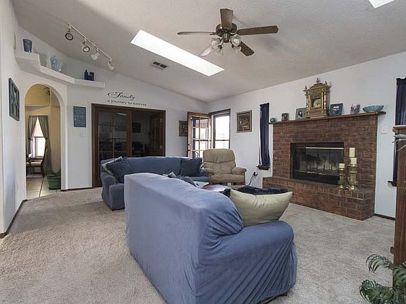 3rd image of 942 Sherwood Dr