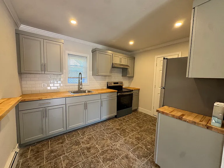 37 Bergen Pl — Photo 3