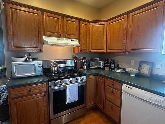 3rd image of 98 Putnam St APT 1
