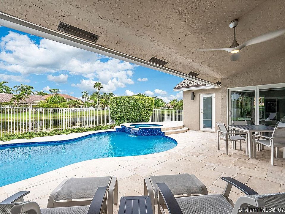 2nd image of 1085 Capistrano